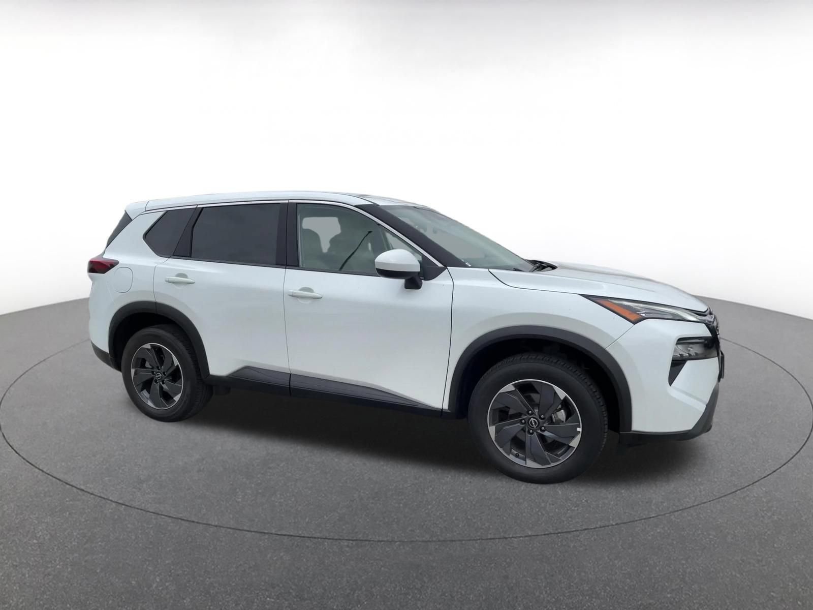 Used 2025 Nissan Rogue SV FWD image 2