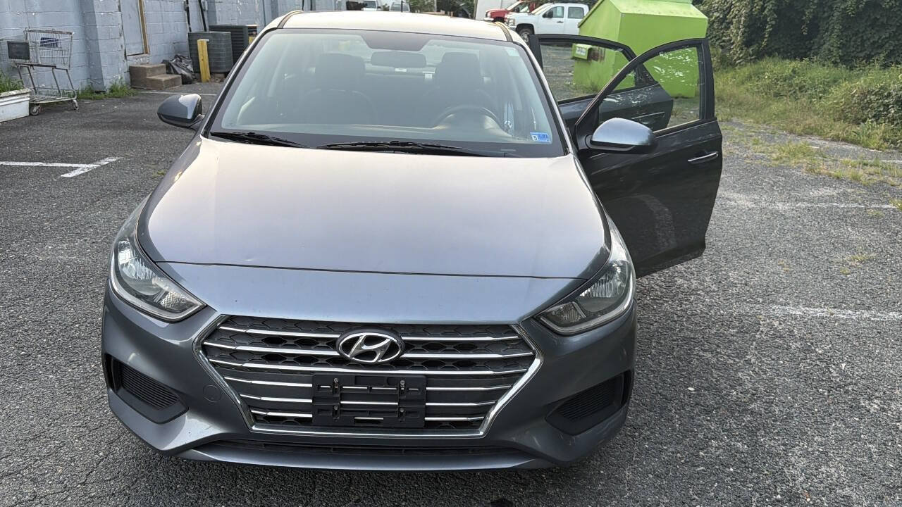 Used 2019 Hyundai Accent SE FWD image 2