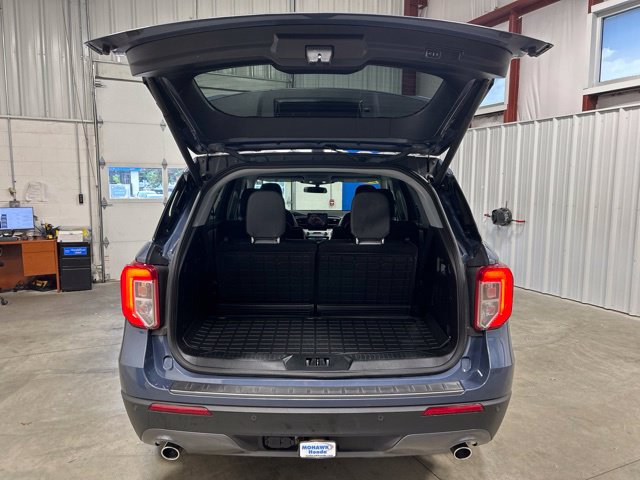 Used 2021 Ford Explorer XLT w/ Equipment Group 202A AWD/4WD image 18
