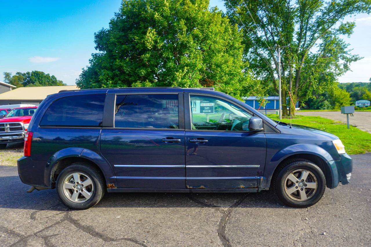 Used 2008 Dodge Grand Caravan SXT FWD image 2