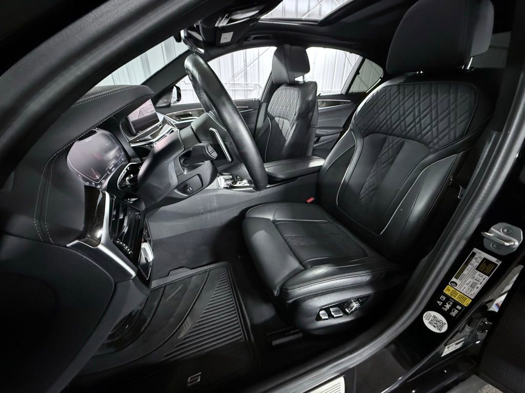 Used 2023 BMW M550i xDrive w/ Executive Package image 17