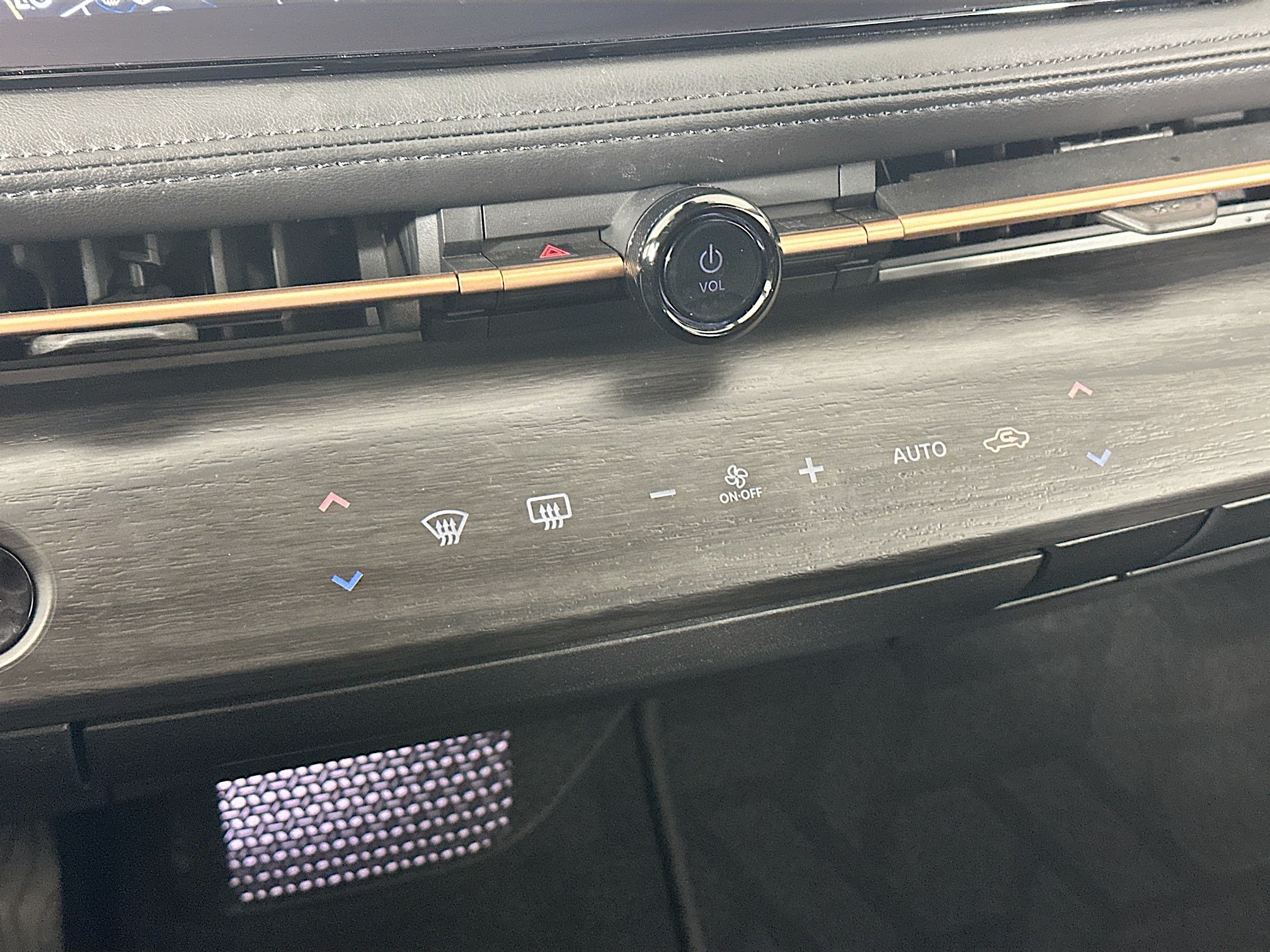 Used 2024 Nissan Ariya AWD image 24