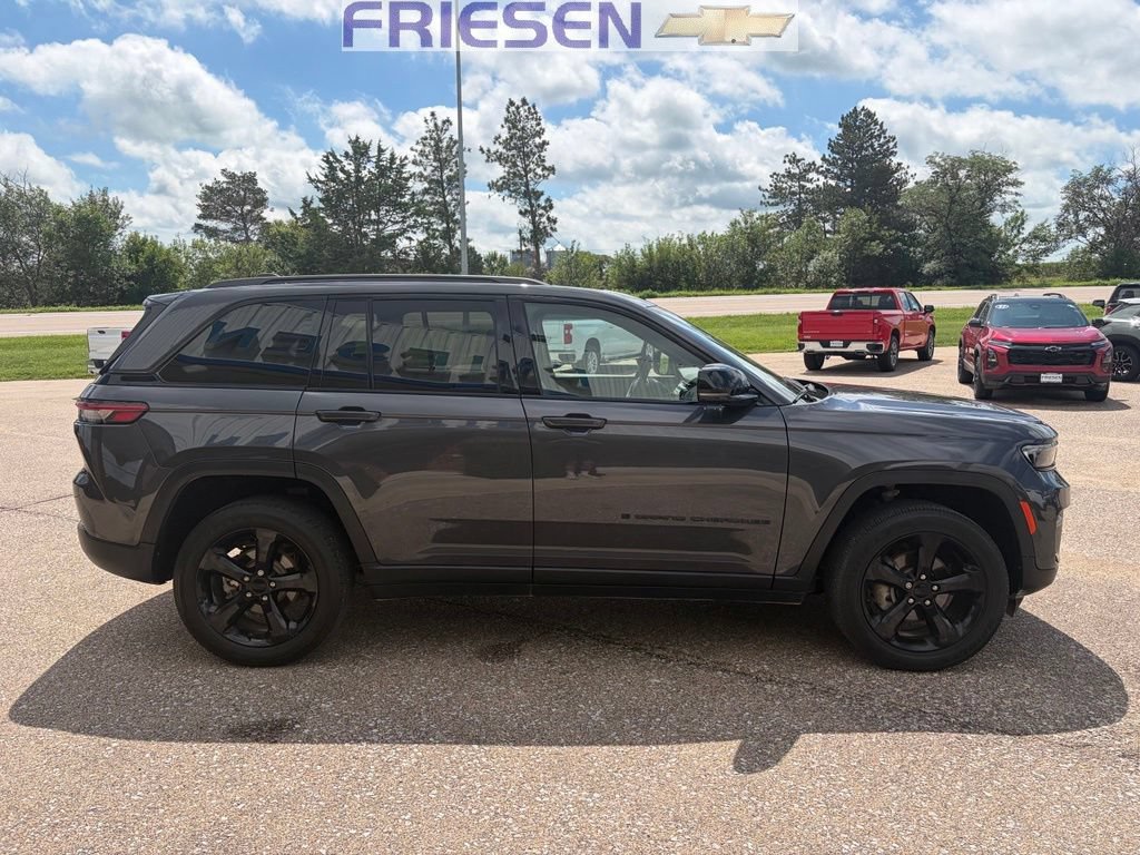 Used 2023 Jeep Grand Cherokee Altitude AWD/4WD image 6