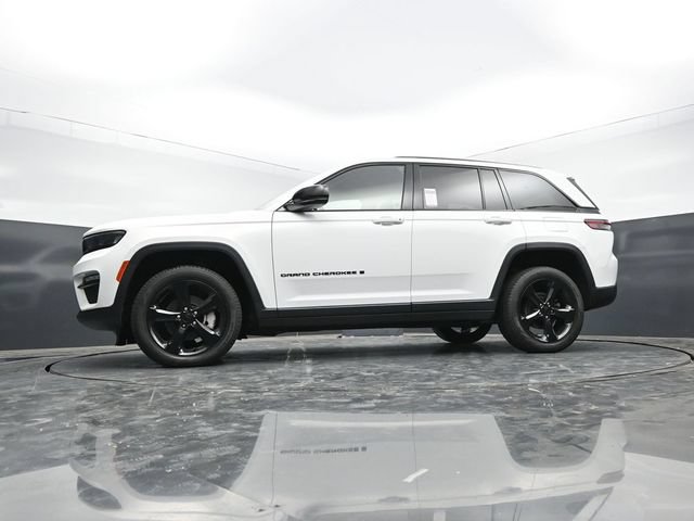 Used 2023 Jeep Grand Cherokee Limited w/ Black Appearance Package AWD/4WD image 63