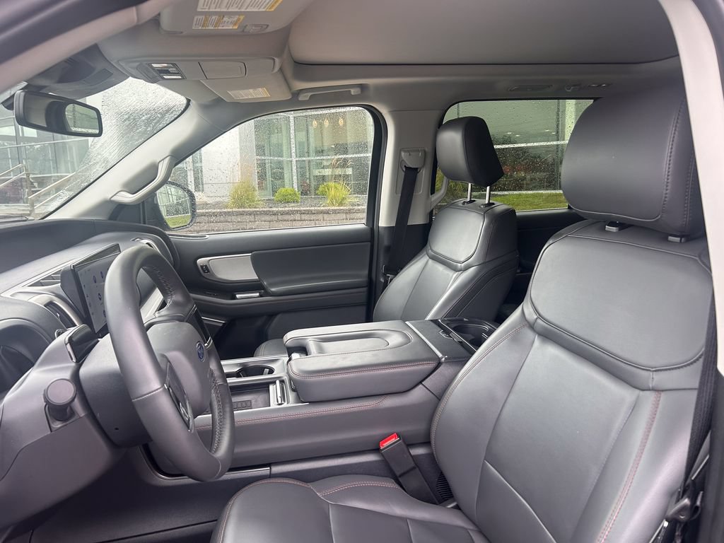 Used 2025 Ford Expedition Active AWD/4WD image 10