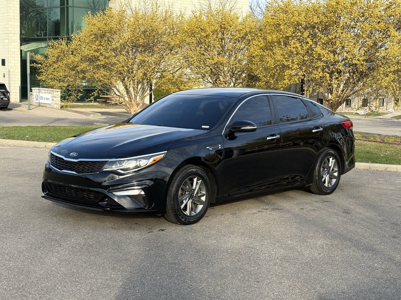 Used 2019 Kia Optima LX FWD image 4