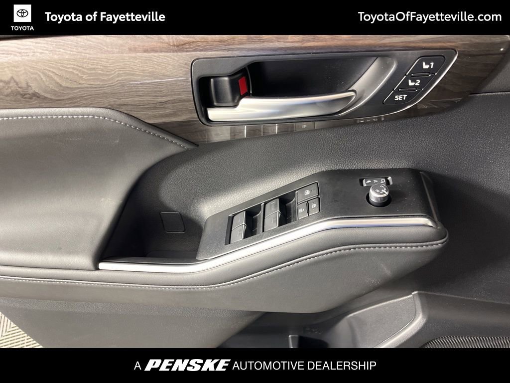 Used 2026 Toyota Highlander Limited image 30