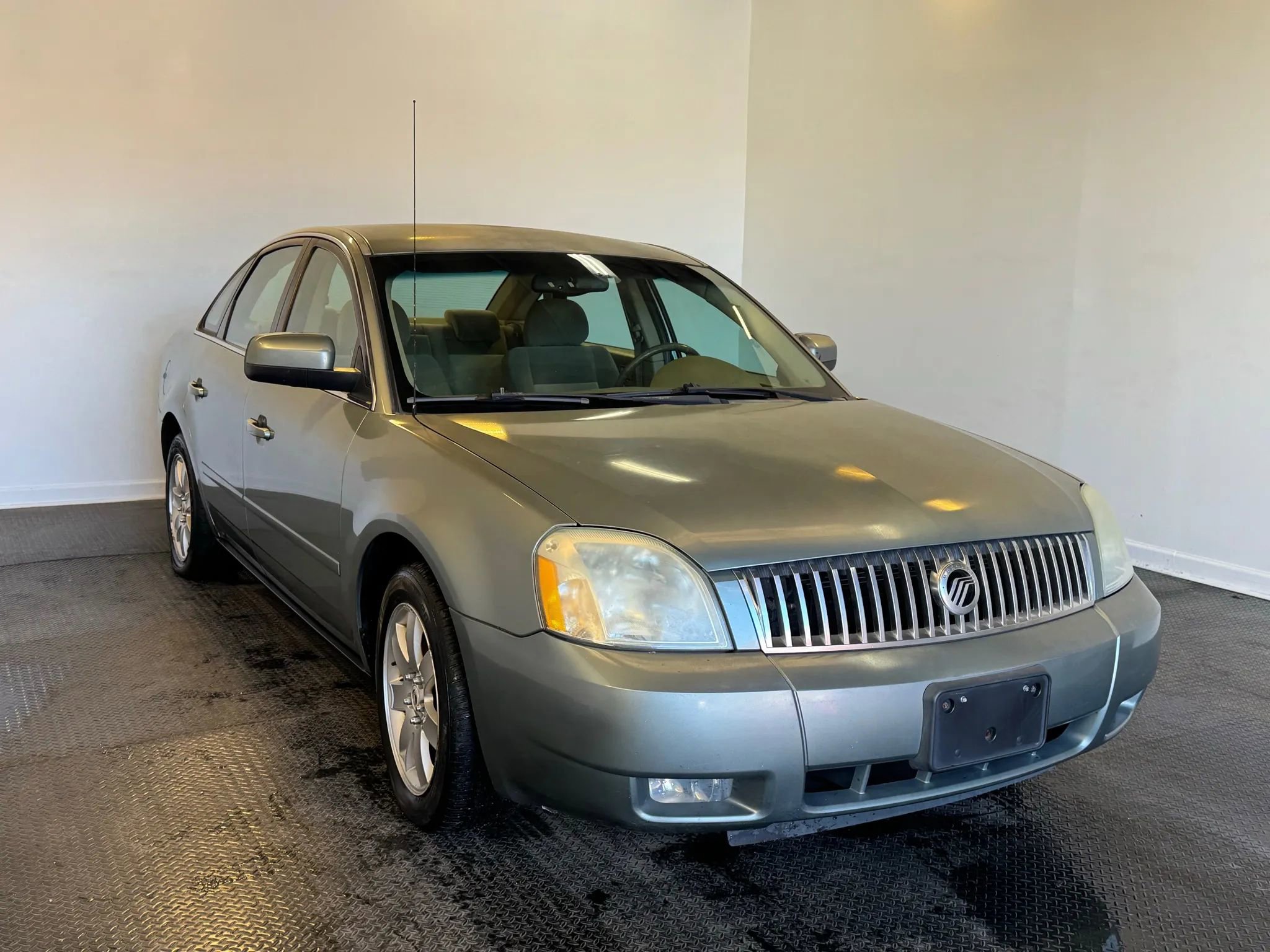 Used 2005 Mercury Montego Luxury image 3