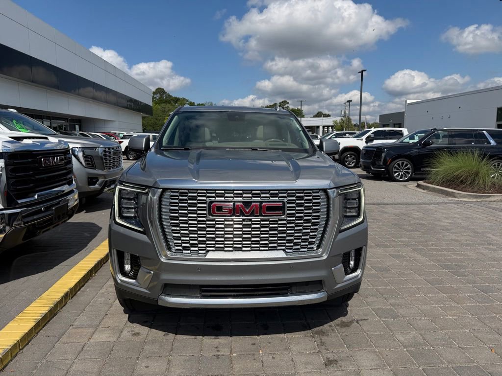 Used 2023 GMC Yukon Denali w/ Advanced Technology Package AWD/4WD image 3