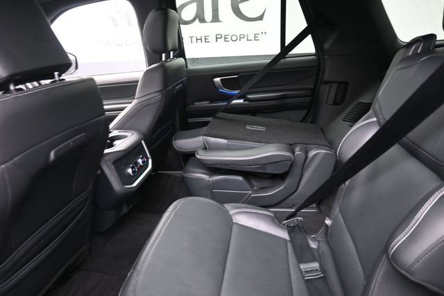 Used 2025 Ford Expedition Platinum w/ Stealth Appearance Package AWD/4WD image 23