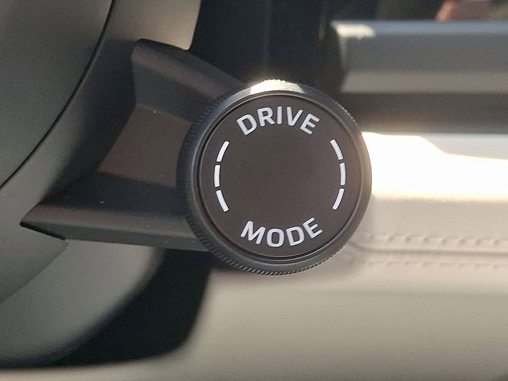 Used 2025 Porsche Panamera 4 image 23