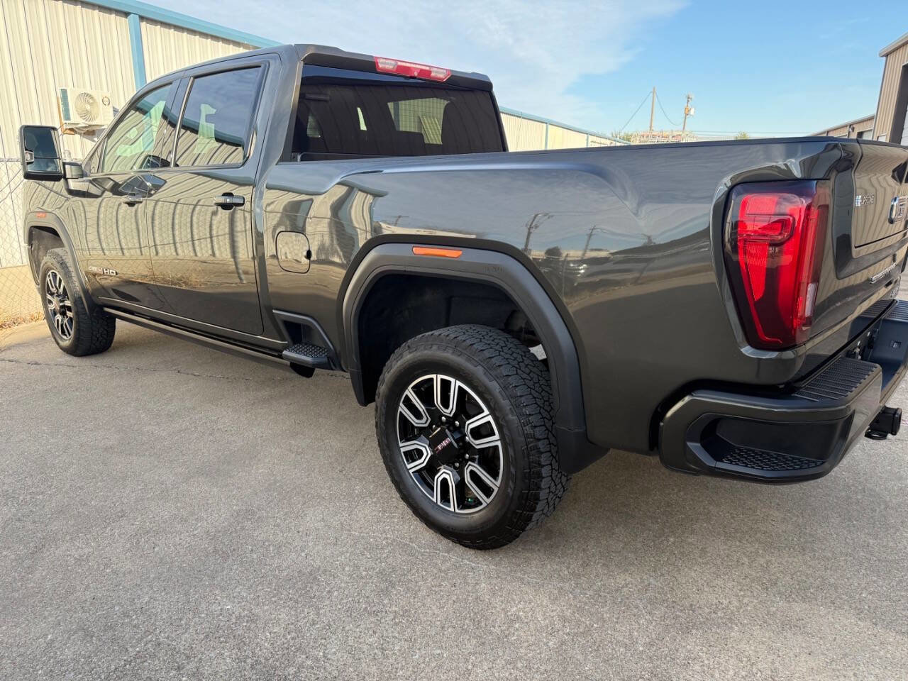 Used 2023 GMC Sierra 2500 AT4 image 9