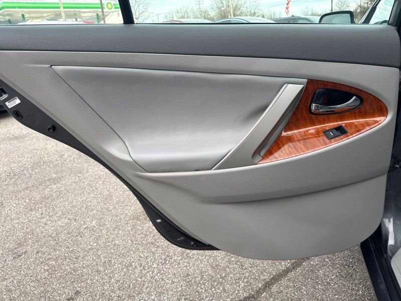 Used 2010 Toyota Camry XLE FWD image 13