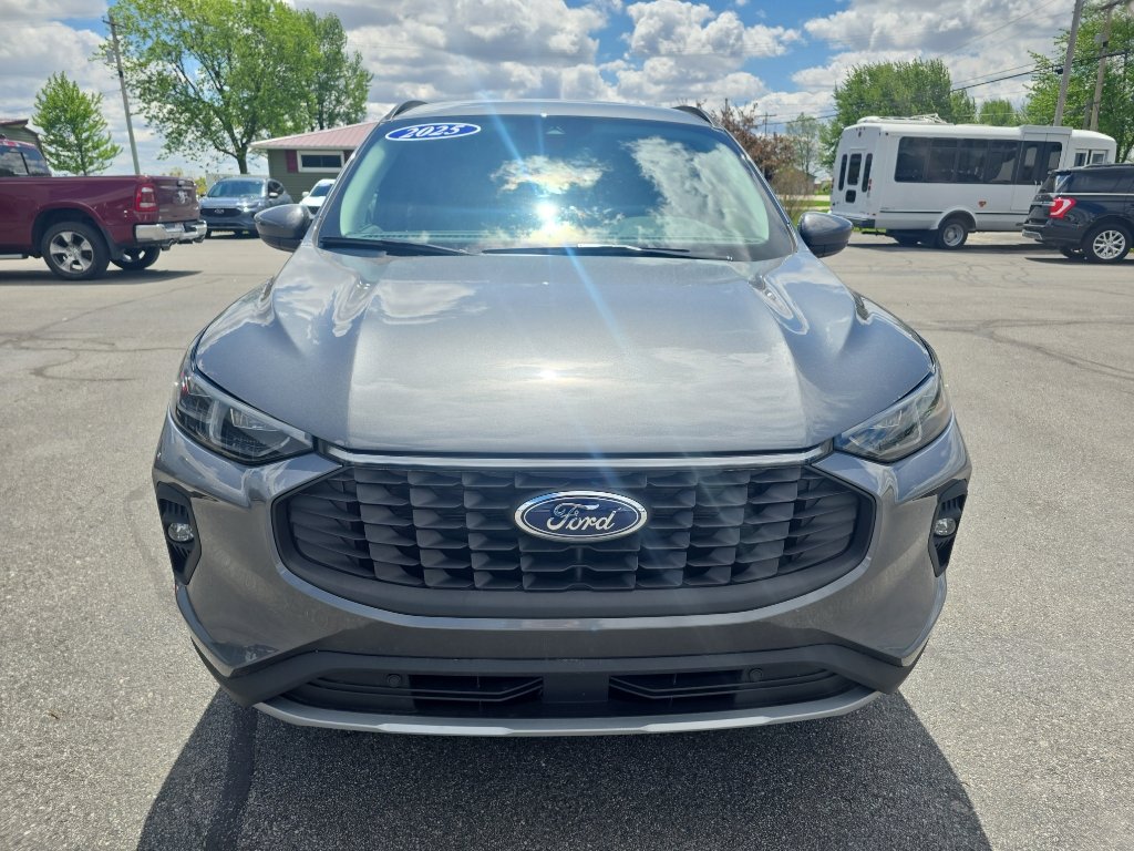 Used 2025 Ford Escape Platinum w/ Class II Trailer Tow Package AWD/4WD image 3