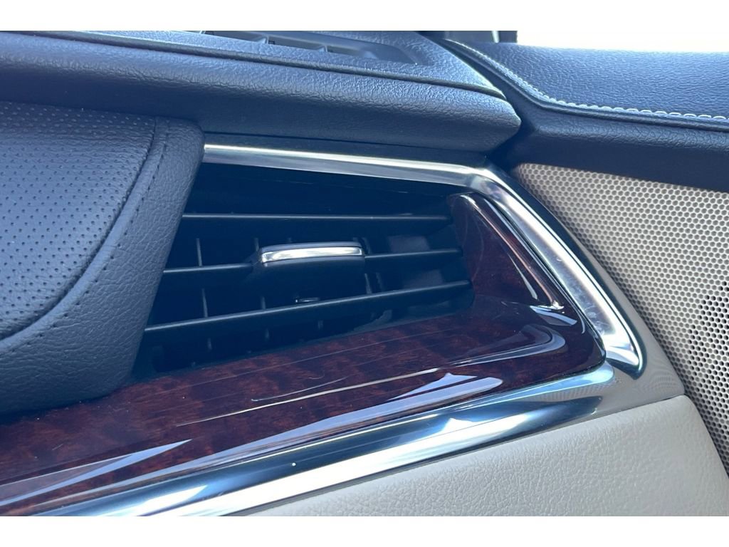 Used 2017 Cadillac XT5 Luxury w/ Driver Awareness Package image 31