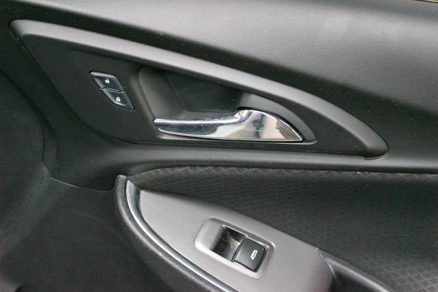 Used 2017 Chevrolet Malibu LT FWD image 9