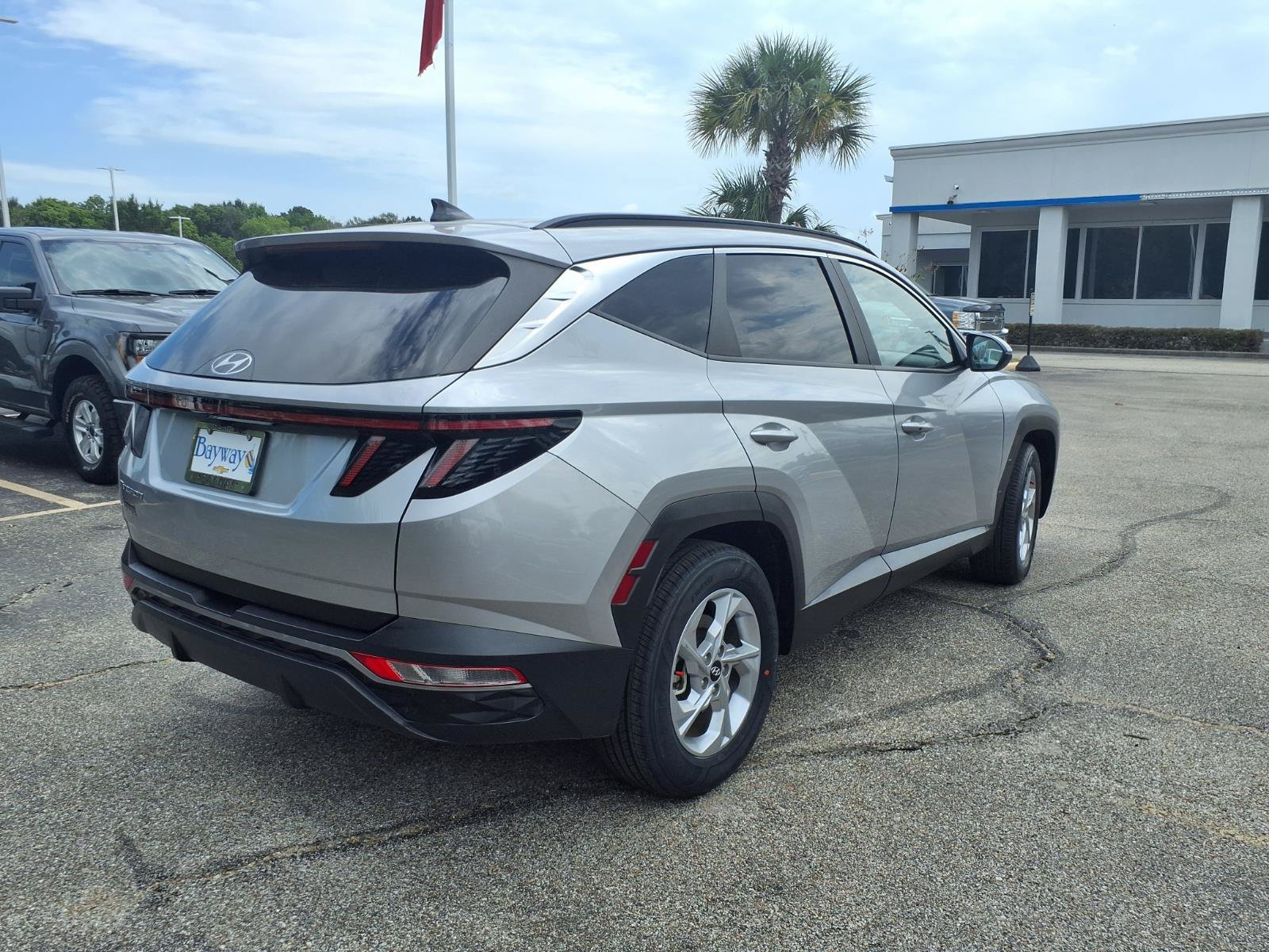Used 2022 Hyundai Tucson SEL w/ Cargo Package FWD image 2