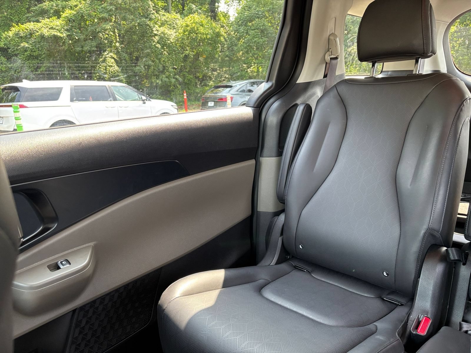 Used 2026 Kia Carnival FWD image 41