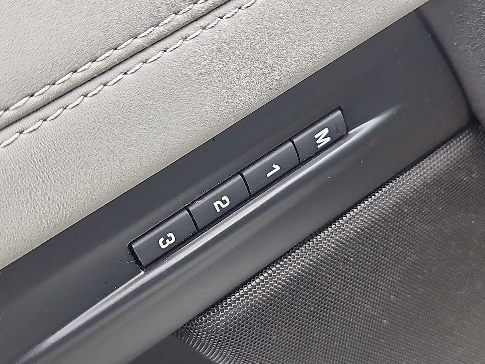 Used 2023 Land Rover Range Rover Evoque R-Dynamic SE AWD/4WD image 20