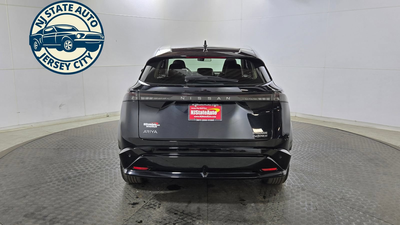 Used 2023 Nissan Ariya AWD image 6
