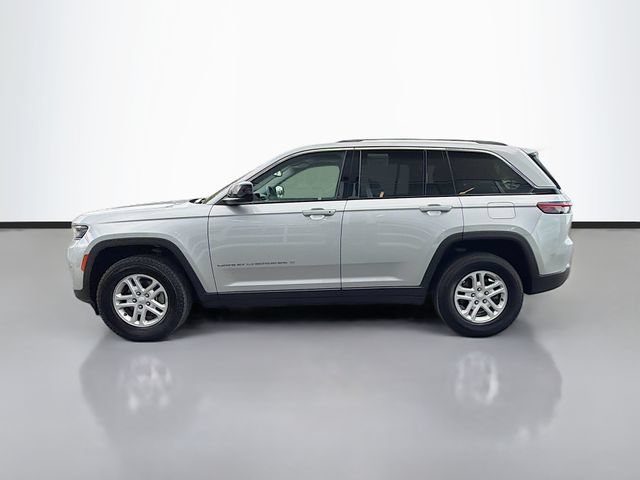 Used 2023 Jeep Grand Cherokee Laredo AWD/4WD image 4