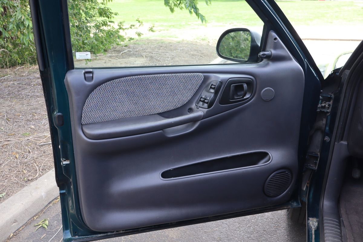 Used 1998 Dodge Dakota Sport AWD/4WD image 21
