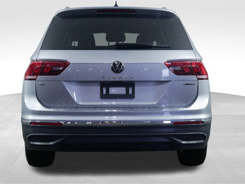 Used 2023 Volkswagen Tiguan SE w/ Panoramic Sunroof Package AWD/4WD image 9