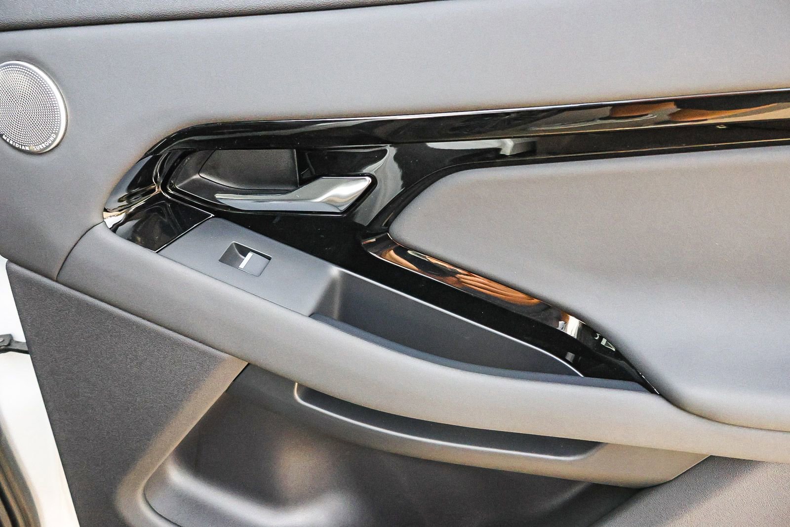 New 2026 Land Rover Range Rover Evoque Dynamic SE image 21