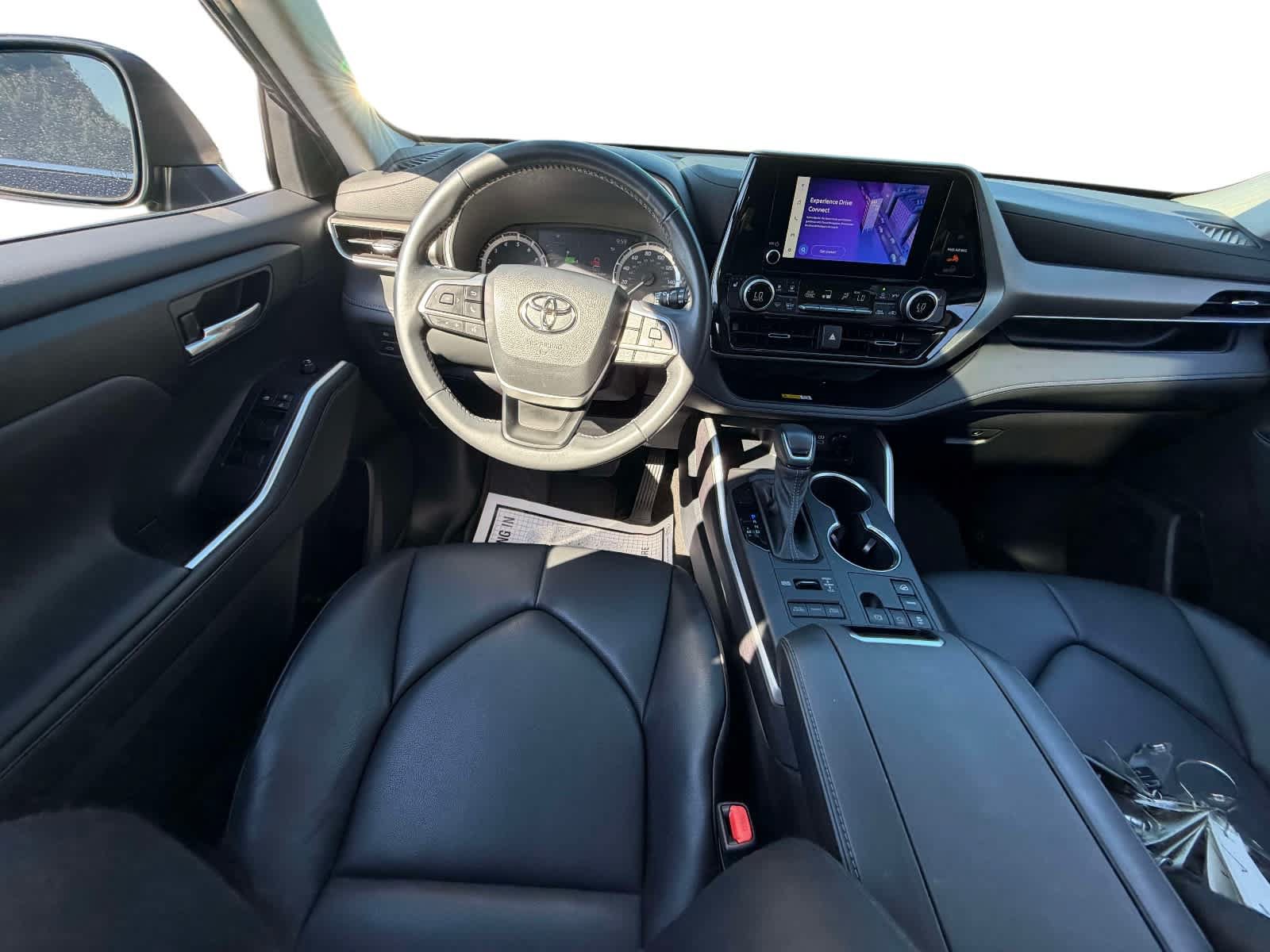 Used 2023 Toyota Highlander XLE AWD/4WD image 17