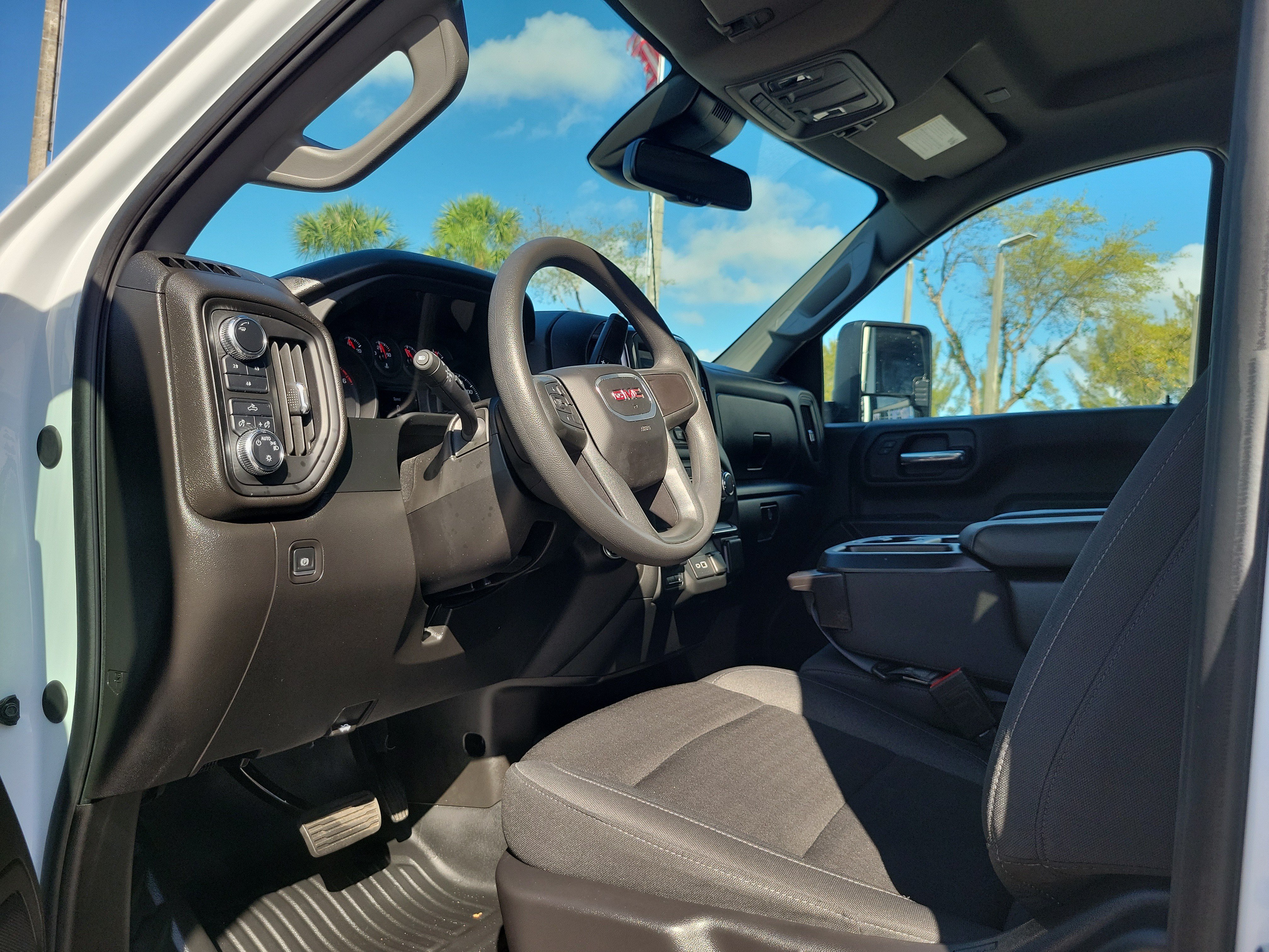 Used 2024 GMC Sierra 2500 Pro w/ Convenience Package AWD/4WD image 9
