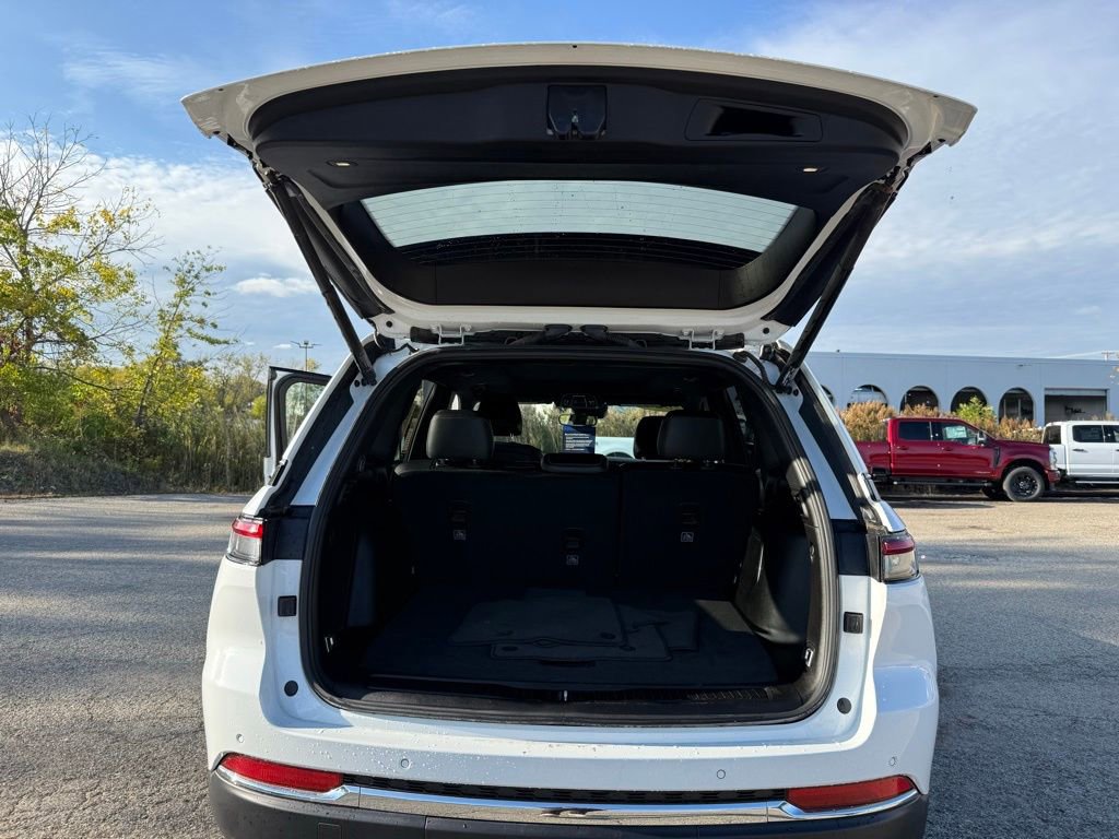 Used 2024 Jeep Grand Cherokee Limited 4xe image 31