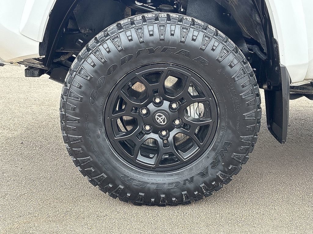 Used 2022 Toyota Tacoma SR5 w/ Black Out Package (TMS) AWD/4WD image 6