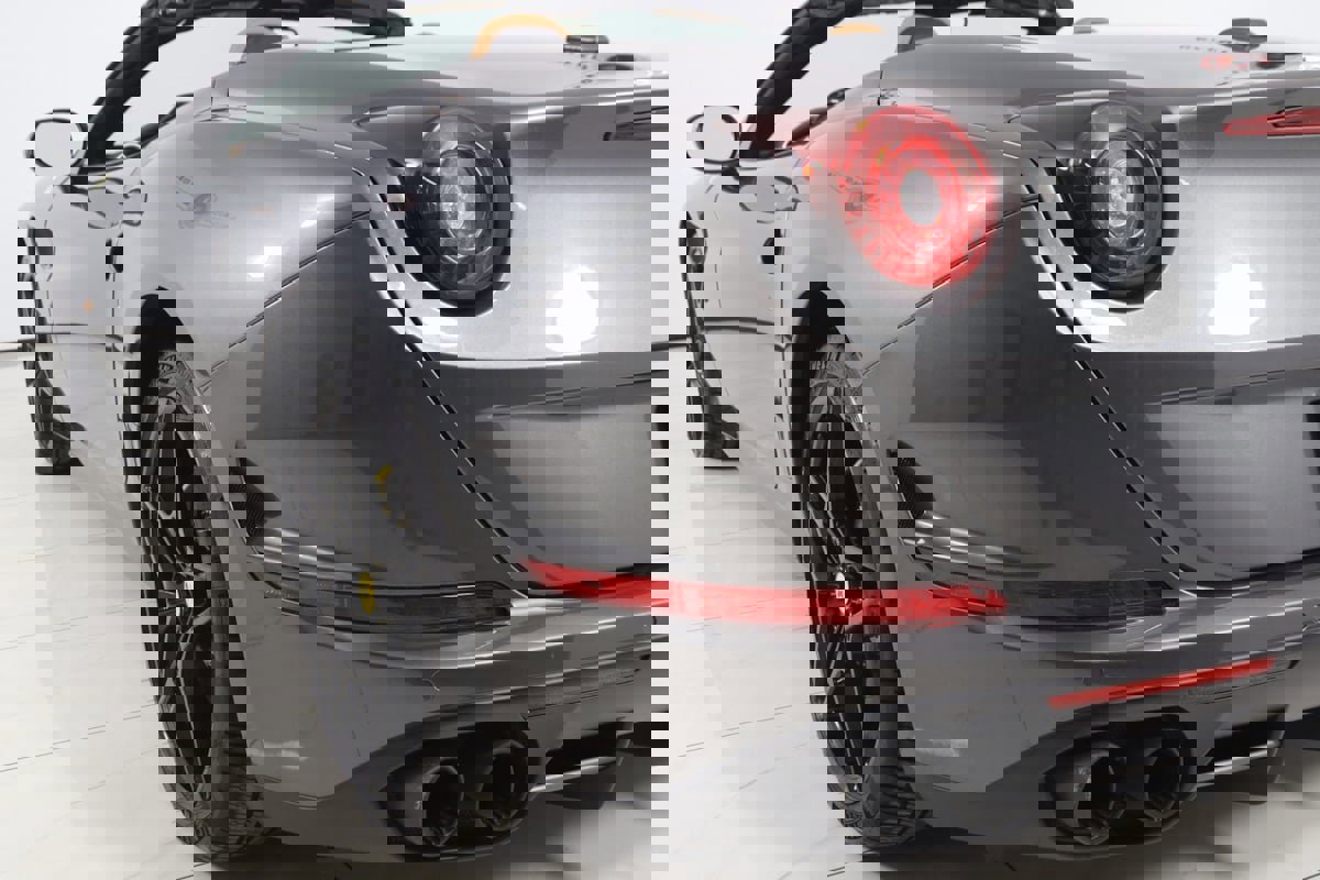 Used 2018 Ferrari California T image 40