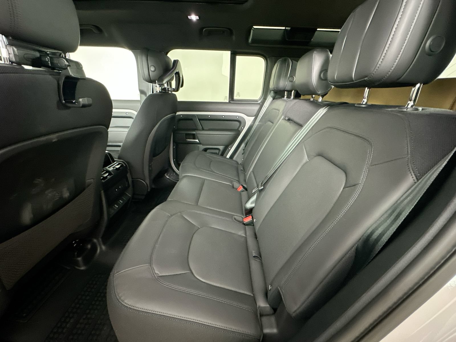 New 2026 Land Rover Defender 110 X AWD/4WD image 37