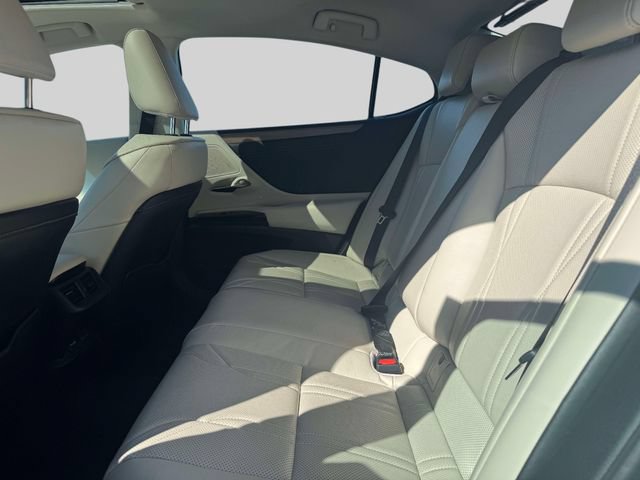 Certified 2024 Lexus ES 300h w/ Luxury Package FWD image 15