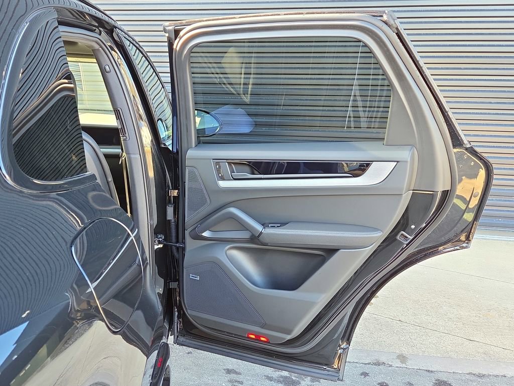 Certified 2025 Porsche Cayenne image 22