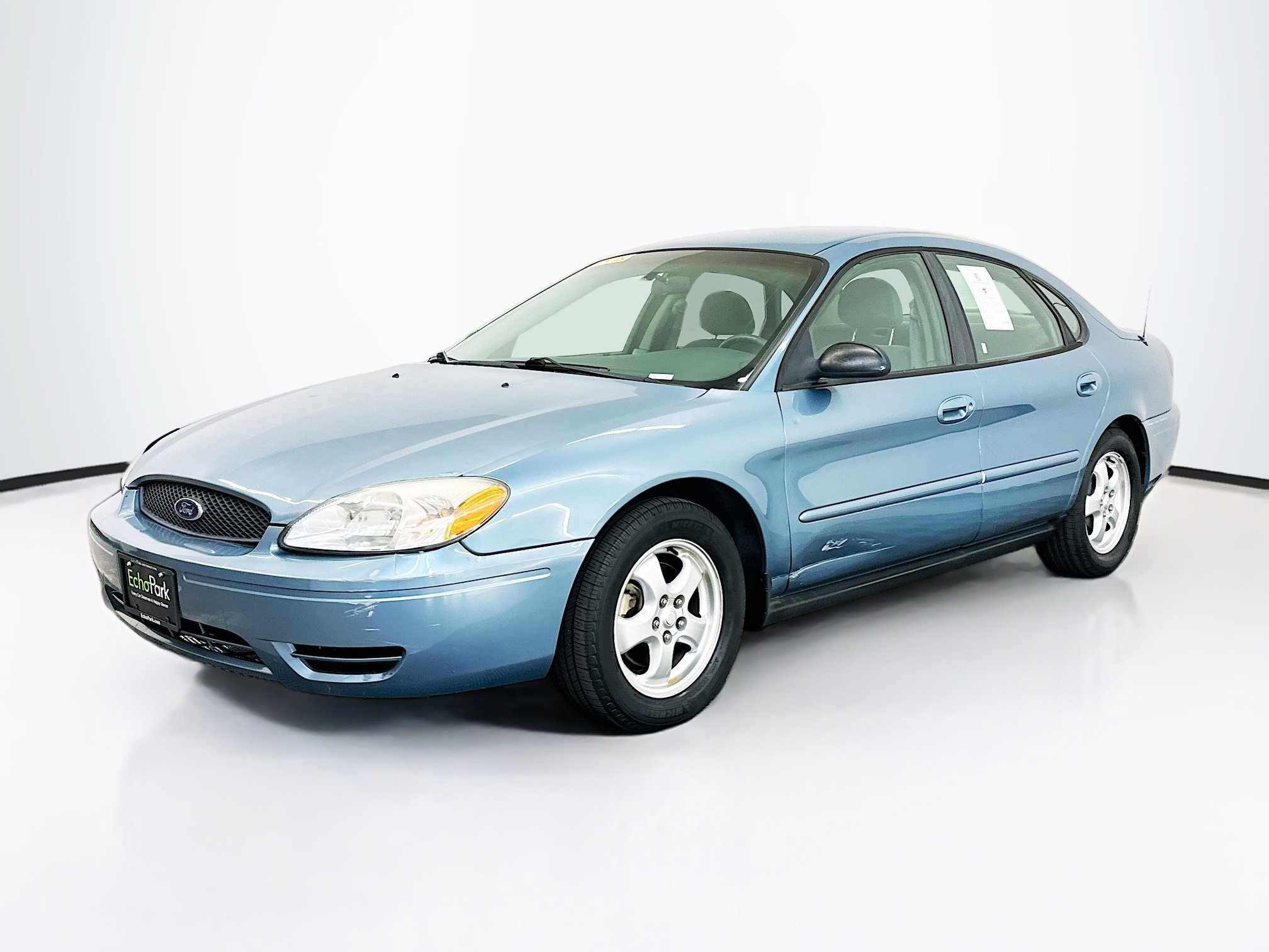 Used 2007 Ford Taurus SE image 3
