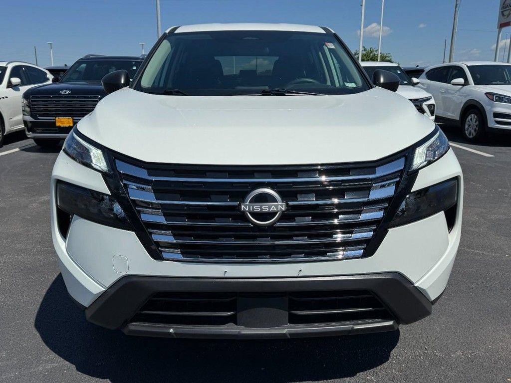 Used 2025 Nissan Rogue S FWD image 9