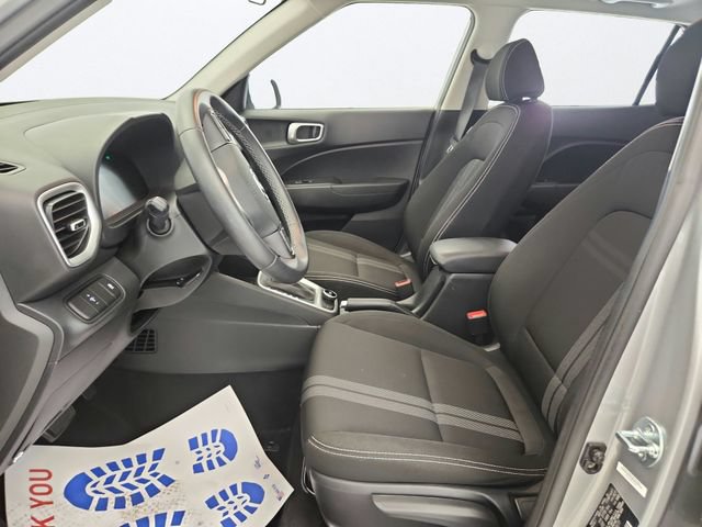 Used 2025 Hyundai Venue SEL FWD image 11