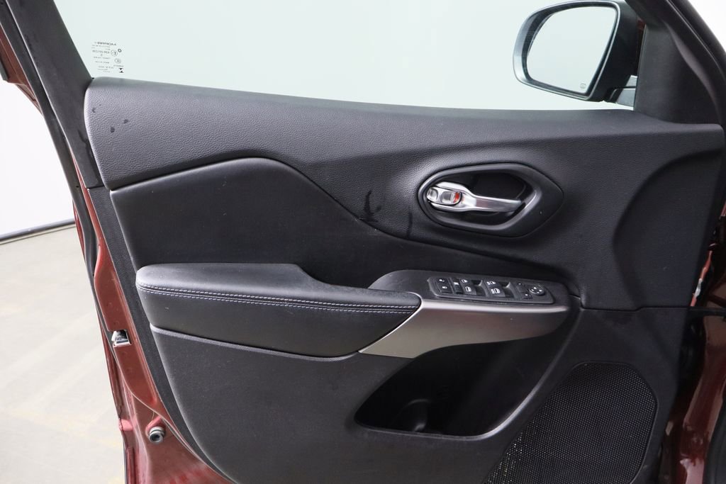 Used 2020 Jeep Cherokee Latitude Plus w/ Comfort/Convenience Group image 20