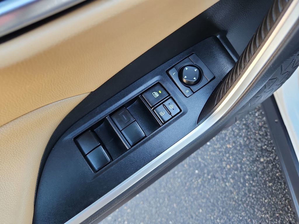 Used 2020 Toyota RAV4 XLE image 25