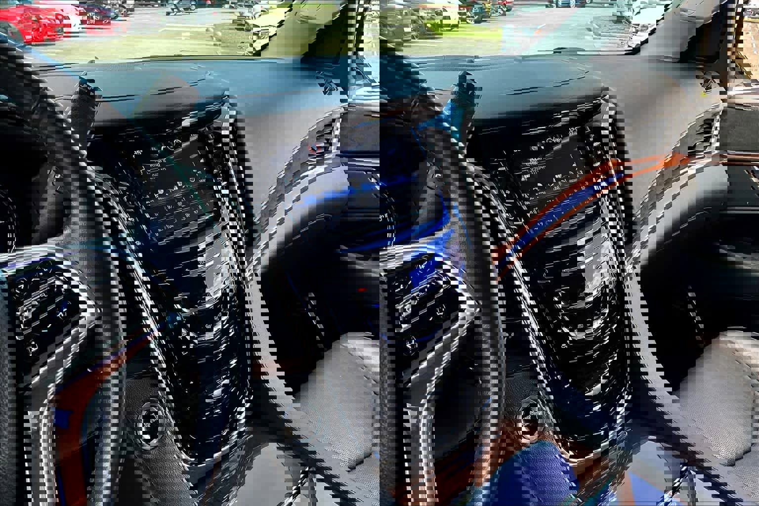 Used 2017 Cadillac Escalade Premium Luxury image 5