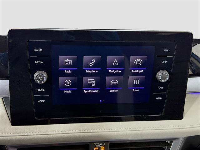 Used 2025 Volkswagen Taos SEL image 16