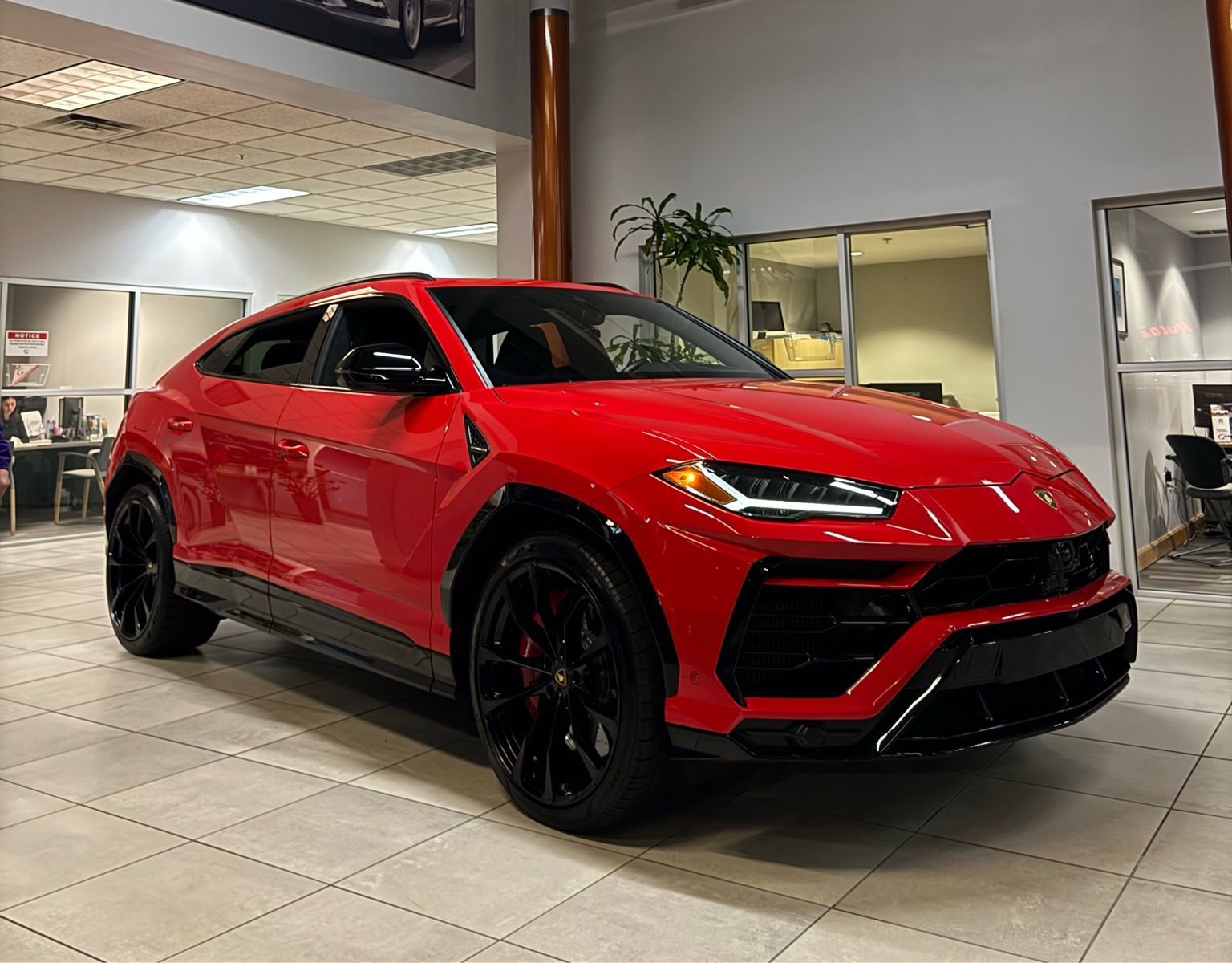 Used 2022 Lamborghini Urus image 1