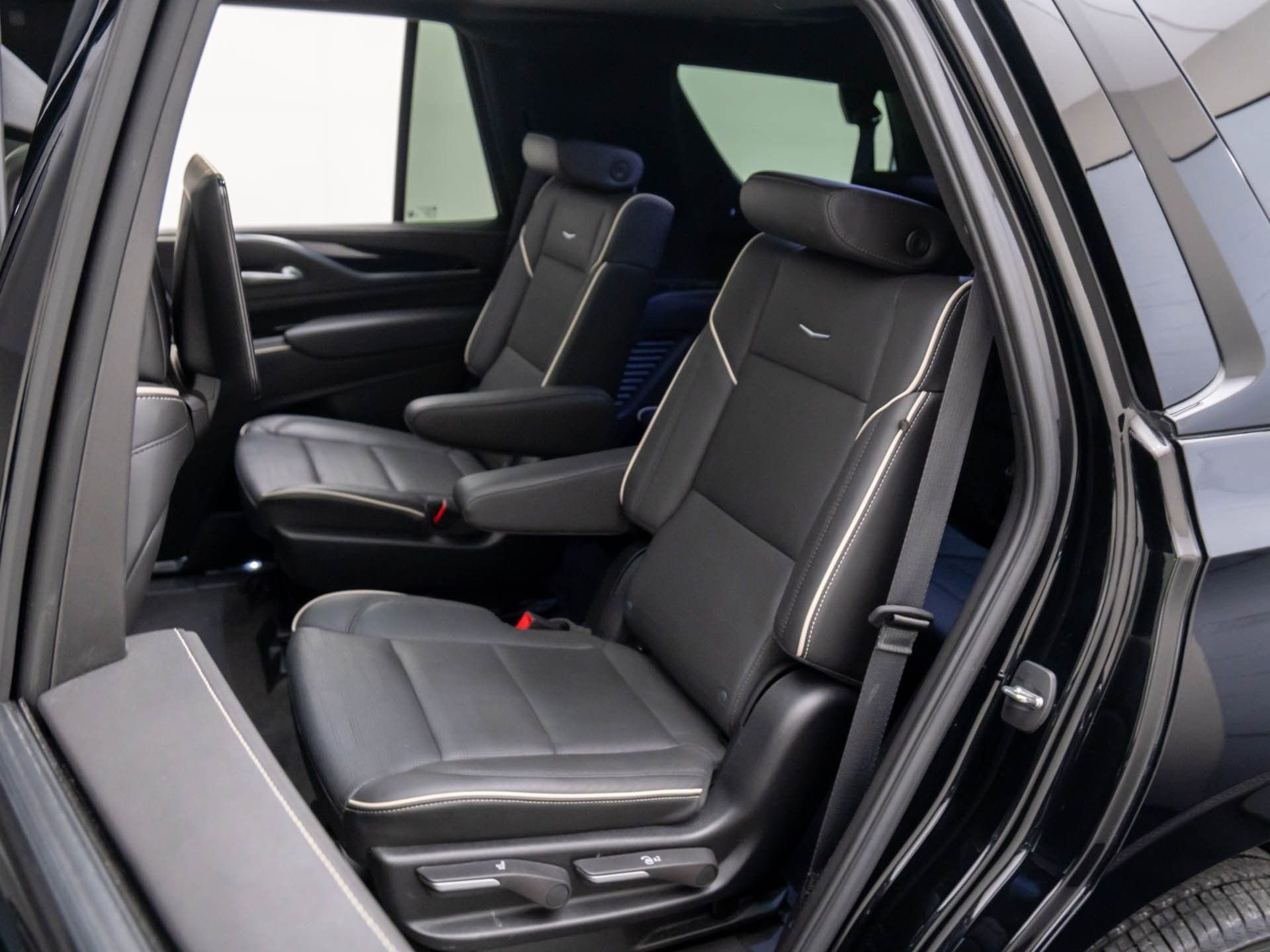 Used 2024 Cadillac Escalade Sport w/ LPO, ONYX Package image 20