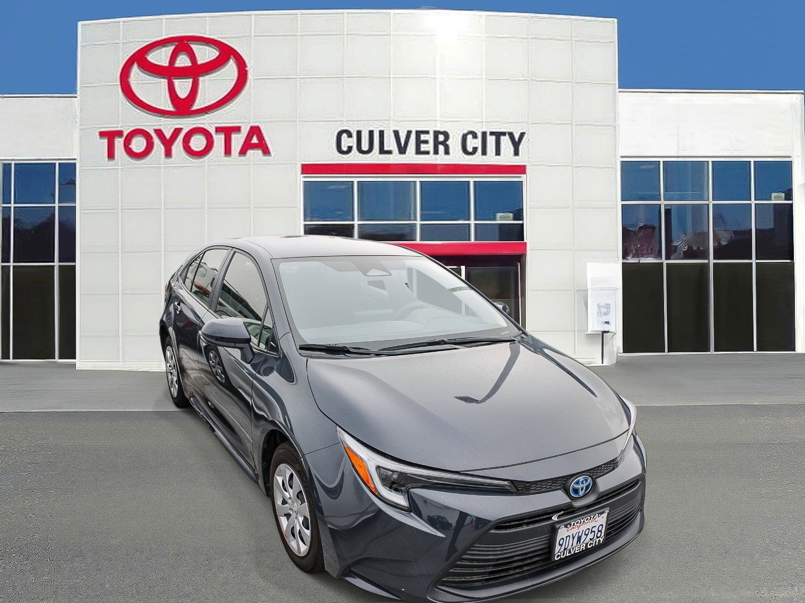 Used 2023 Toyota Corolla LE image 1