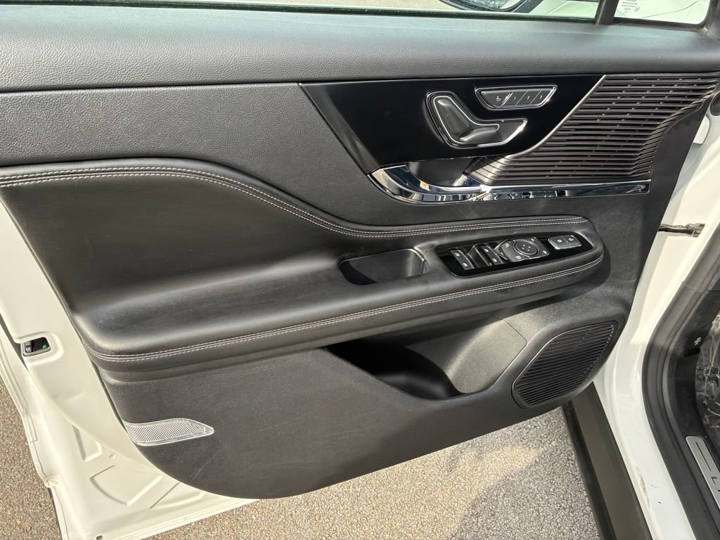 Certified 2022 Lincoln Corsair STANDARD w/ Premium Package image 11