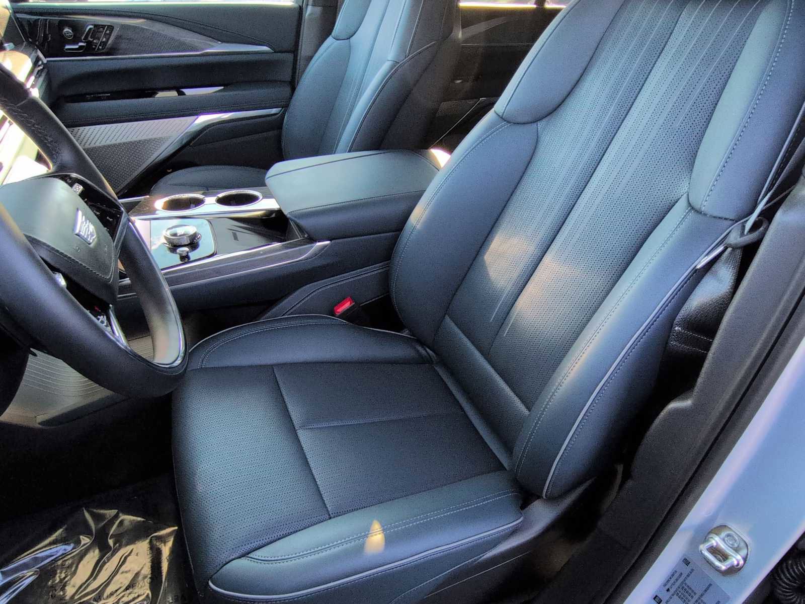 Used 2025 Cadillac Escalade IQ Luxury 2 image 17