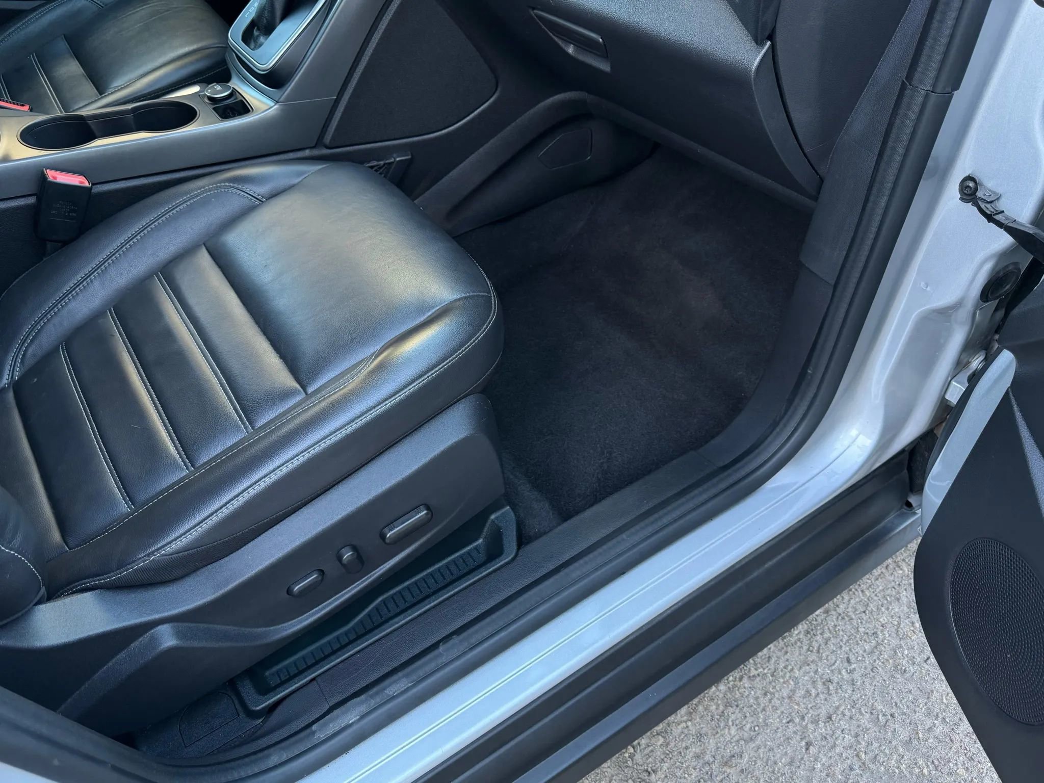 Used 2017 Ford C-MAX Energi SE w/ Equipment Group 402A image 31