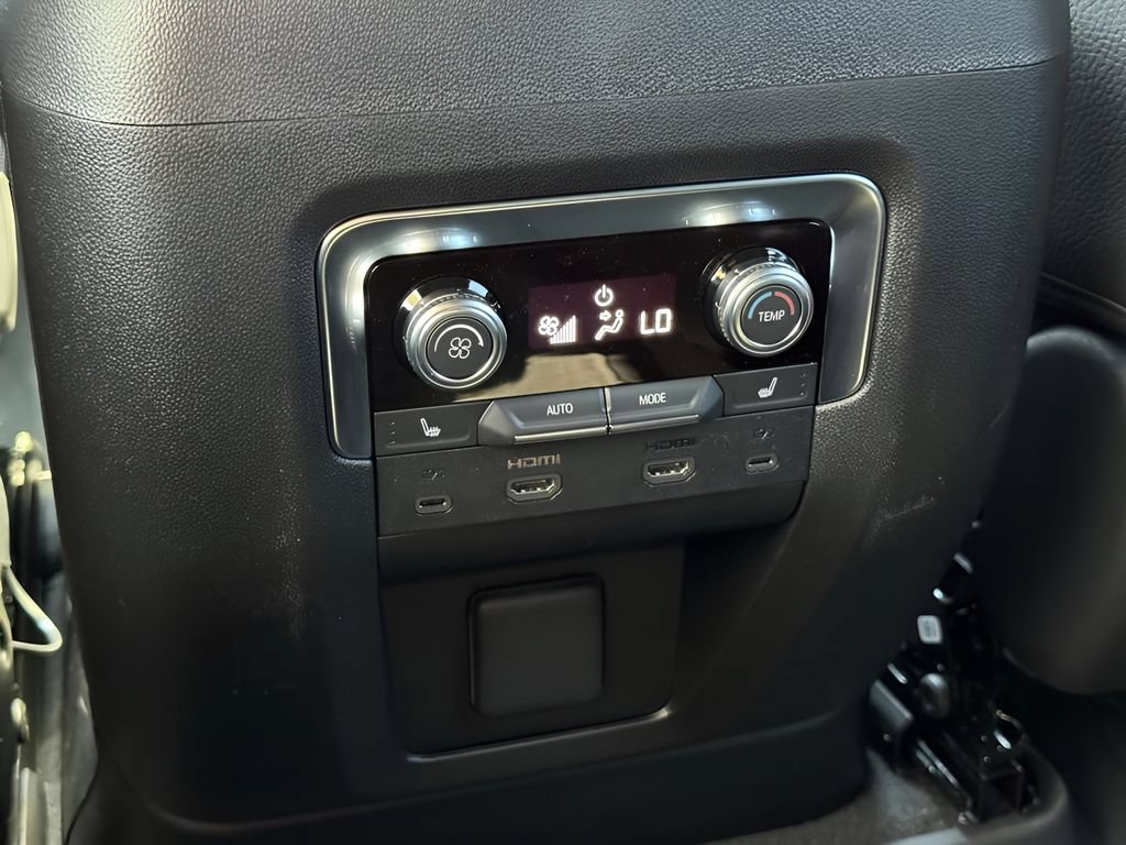 New 2026 GMC Yukon Denali w/ Denali Reserve Package AWD/4WD image 18
